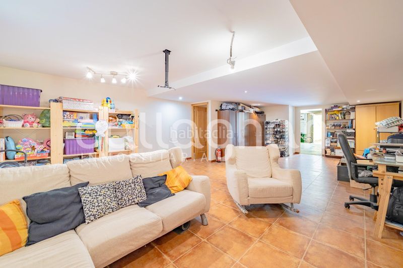 Foto d984ca56-afbc-4364-b66b-824526ee524d. Casa adossada amb calefacció aparcament piscina a Sagunt