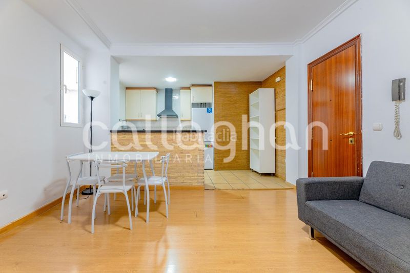 Foto f1209660-f9a7-4c17-924d-6f1d01bf421f. Pis a Russafa Valencia