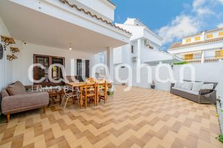 Casa aparellada a Corinto-Almardà. Chalet pareado en calle adelfas, almardà
