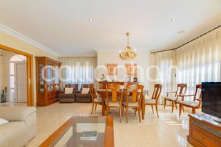 Chalet in Doctor Palos - Alto Palancia. Espectacular chalet independiente muy luminoso con terrazas y ex