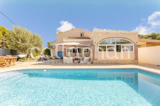 Chalet in Serra. Chalet en serra