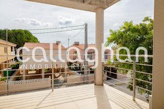 Reihenhaus in Almenara. Esquinero adosado en calle llarg, playa casablanca