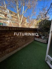 Reihenhaus in Calle la mola. Casa adosada con 3 habitaciones con parking, calefacción y aire