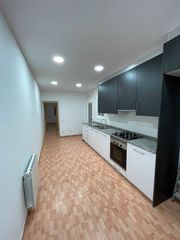 Location Appartement à Sant Crist. Bajos reformado de 2 hab. y patio interior luces