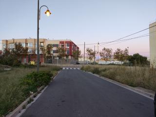 Terreno residenziale in Avenida naranjos 2. Solar para continuar la construcción de tu propia casa o finca