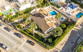 Maison à Avenida de las brisas 23. Villa de lujo en primera línea de golf con amplia parcela en vil