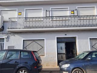 Casa  Calle virgen olivar. Se vende localvivienda ideal para inversores