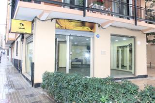 Local Comercial a Calle mariano aser 27. Local reformado esquinero,exterior, con 3 entradas por 3 calles,
