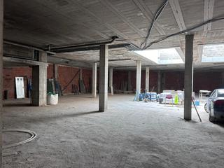 Lloguer Local Comercial a El Mercado. Amplio local comercial en alquiler en la calle maestro breton 4,