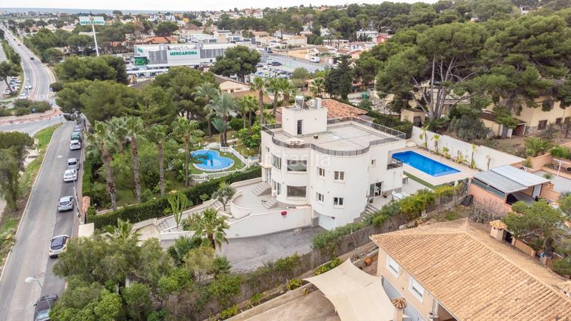 Foto 526eaeb3-8fdd-4a2b-b48e-f85a9227f7e5. Chalet majestuosa villa a la venta en Los Balcones-Los Altos Torrevieja