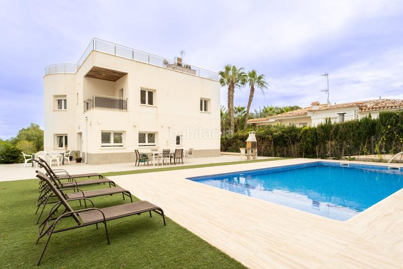 Foto 82e9668a-9dc1-4ff5-9a95-21041f63e6b5. Chalet majestuosa villa a la venta en Los Balcones-Los Altos Torrevieja