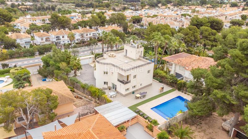 Foto cc32c857-7f2c-4b51-851a-2766e7590d79. Chalet majestuosa villa a la venta en Los Balcones-Los Altos Torrevieja