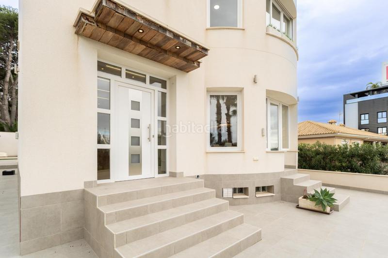 Foto f9748fcc-e88b-40f9-8346-b96a0959d918. Chalet majestuosa villa a la venta en Los Balcones-Los Altos Torrevieja