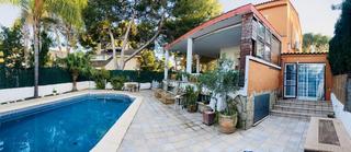 Chalet in Gallipont. En venta! exclusivo chalet con piscina y jardín privado