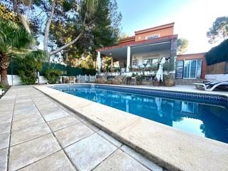 Chalet à Gallipont. En venta! exclusivo chalet con piscina y jardín privado