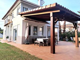 Location Chalet  Calle madrid. Venta o alquiler de chalet en torre porta coeli  serra