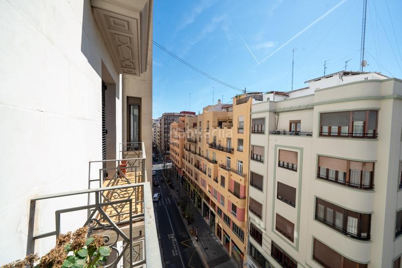 Foto 8837a823-5ee6-4f96-b3c5-a7cd43bb2afc. Piso en carrer de san vicente mártir 82 una sexta planta con alma propia y con balcón al futuro bulevar verde en Valencia