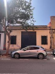 Terreny residencial a Avenida del país valenciano 8. Oportunidad para promotores solar urbano con posibilidad de cons