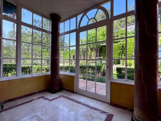 Chalet en Urbanizacion bosque 151. Chalet con vistas, múltiples espacios y apartamento independient