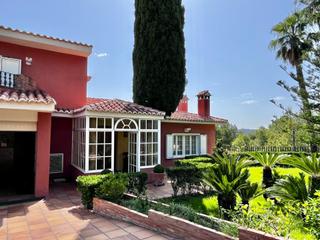 Xalet a Urbanizacion bosque 151. Chalet con vistas, múltiples espacios y apartamento independient