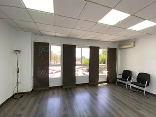 Location Bureau à Calle joan josep sister 8. Oficina con terraza y vistas emblemáticas al edificio del reloj