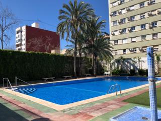 Alquiler Piso en Calle de la pianista amparo iturbi 32. Amplio piso en edificio con zonas comunes y piscina junto estaci