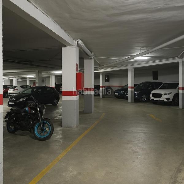 Foto 6467af4f-8b86-4c58-9751-93339b0bc764. Parking coche en calle de juan ramón jiménez 1 plaza de garaje de 23m calle juan ramón jiménez 1 en Manises