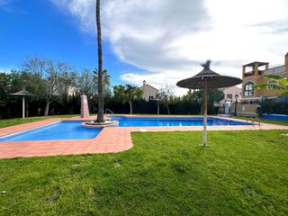 Piccolo appartamento  Urbanizacion enclave n 5. Bajo amplio con jardín y semisótano versátil  piscina comunitari