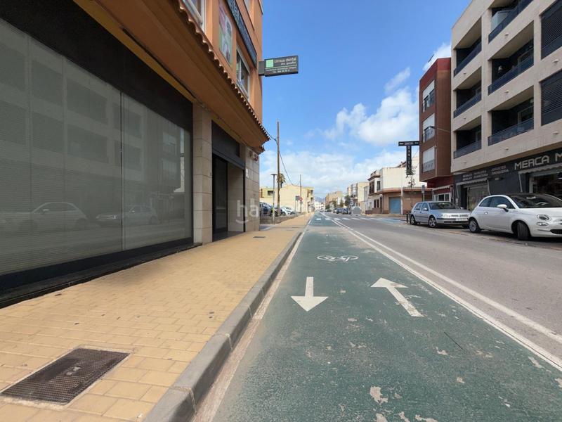 Foto 492f289a-8127-4a5f-84df-768b1d90c3dc. Local comercial moderno local esquinero con dos fachadas y 150 m en venta en Moncofa