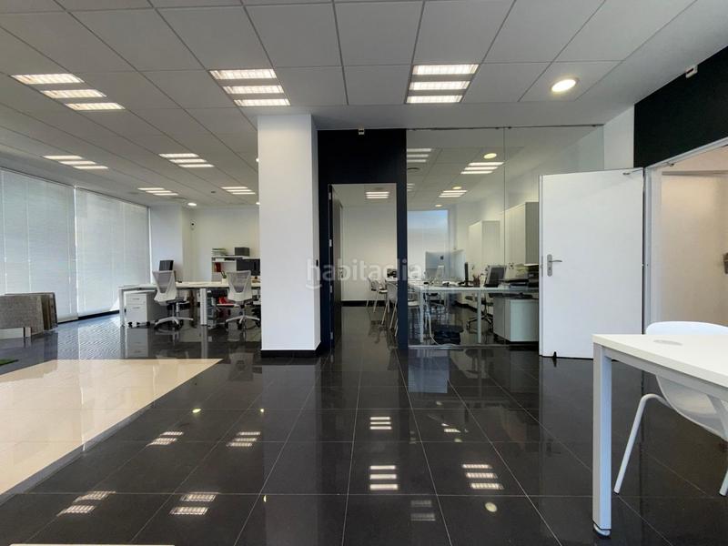 Foto 571d739d-e685-43cc-8828-5a26132f7599. Local comercial moderno local esquinero con dos fachadas y 150 m en venta en Moncofa