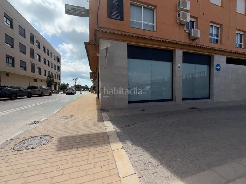 Foto 745d05ac-3556-4ba7-8f5d-284ca7c7060c. Local comercial moderno local esquinero con dos fachadas y 150 m en venta en Moncofa