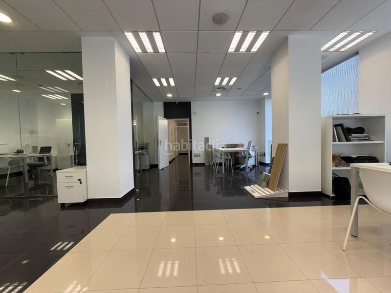 Foto c04c6357-cf58-4735-aa14-caab85587440. Local comercial moderno local esquinero con dos fachadas y 150 m en venta en Moncofa