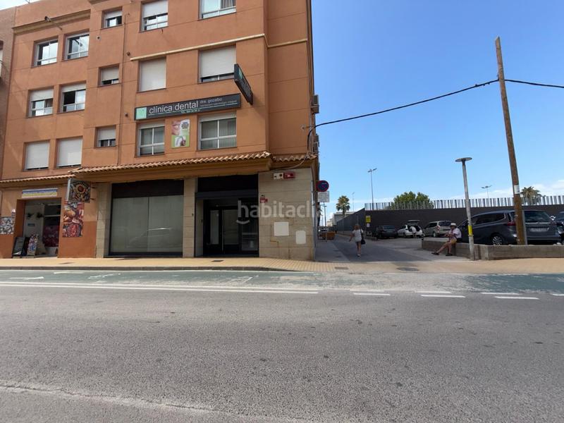 Foto e10a781f-0276-4894-9f18-ac2952cafe16. Local comercial moderno local esquinero con dos fachadas y 150 m en venta en Moncofa