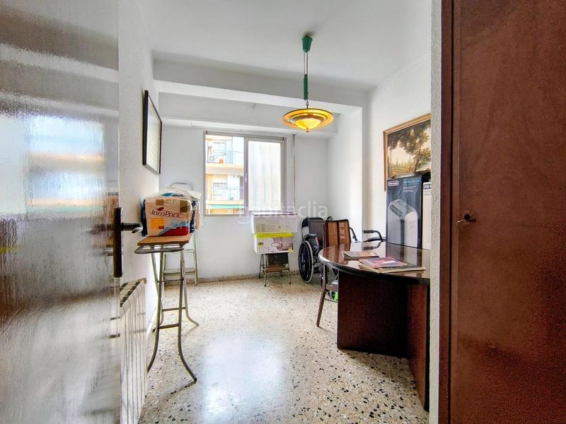 Foto 1c6b7a8e-a501-4646-b3b6-ebd702632f03. Piso  de 4 habitaciones en zona universidades en Valencia