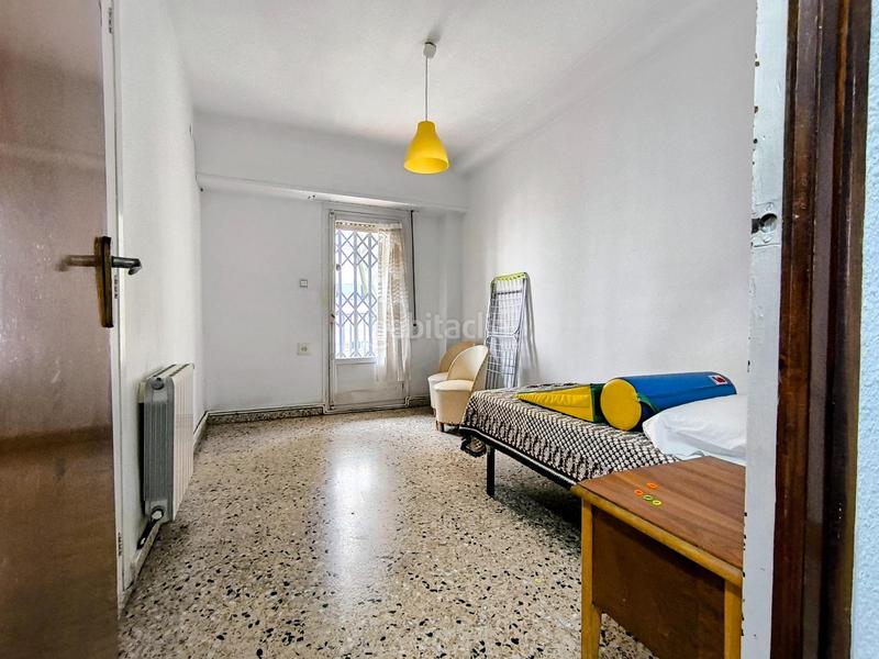 Foto e27f0b12-a715-47ff-9d8e-2809a75fa882. Piso  de 4 habitaciones en zona universidades en Valencia