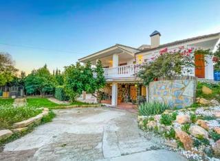 Lloguer Casa a Urbanizaciones. Casa dúplex de 330 m2 con piscina de 60 m2