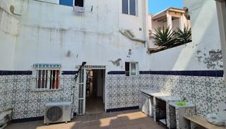 Appartamento  En vicent gallart 21. Planta baja en el cabanyal con gran patio tu espacio para barbac