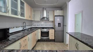 Appartement à En vicent gallart 21. Planta baja en el cabanyal con gran patio tu espacio para barbac