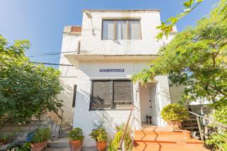 Casa en Chella. Se vende amplia vivienda de 395 m2 en la avenida principal de ch