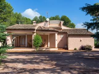 Xalet a Santa Ana. Chalet de lujo en ontinyent  elegancia, espacio y confort a tu a