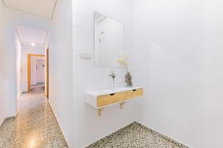 Piso  Calle pintor ribalta. Luminoso piso exterior y esquinero en catarroja, a un paso de va