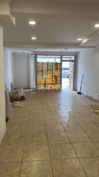 Foto 7f4fc7f3-6f57-4b60-ba4e-3a3bca221e26. Locale commerciale in Camí Reial Valencia