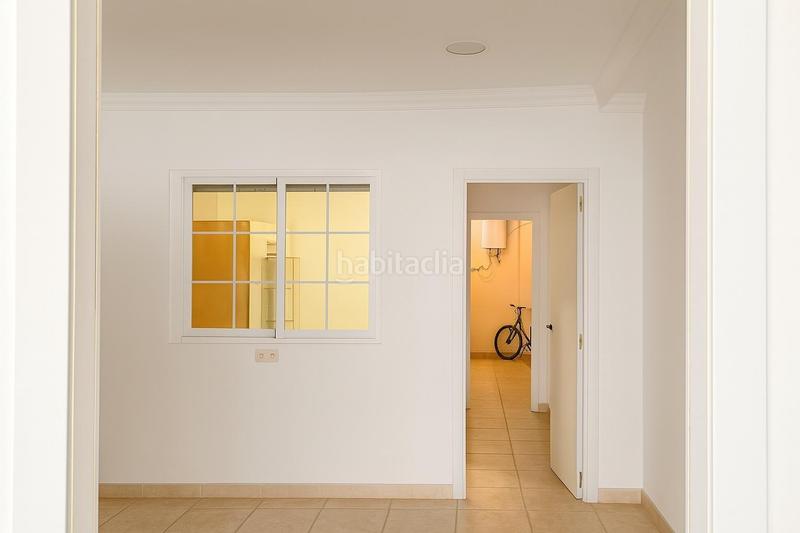 Foto b1077408-0ac0-4f92-9a6a-f91166495bab. Locale commerciale in Camí Reial Valencia