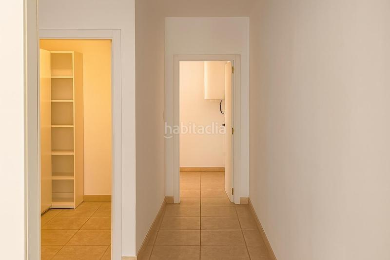 Foto e5138014-b9fe-4dd6-93d8-5277b638a284. Locale commerciale in Camí Reial Valencia