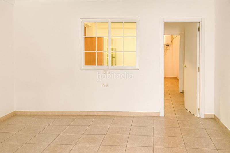 Foto ff7d93ae-3102-4ba8-b288-874842205f52. Locale commerciale in Camí Reial Valencia