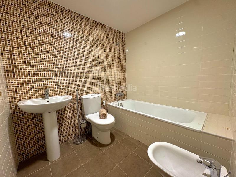 Foto 37381fa1-e1b1-4b70-ab40-5a4bd05f3c32. Pis amb aparcament a Jaume Roig Valencia