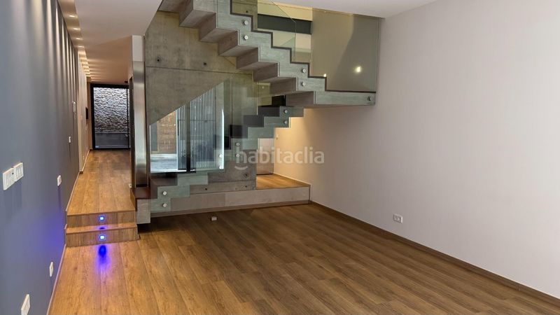 Foto 1b4c5f11-8d15-4b14-be01-4e0258c202ac. Casa adossada a Silla