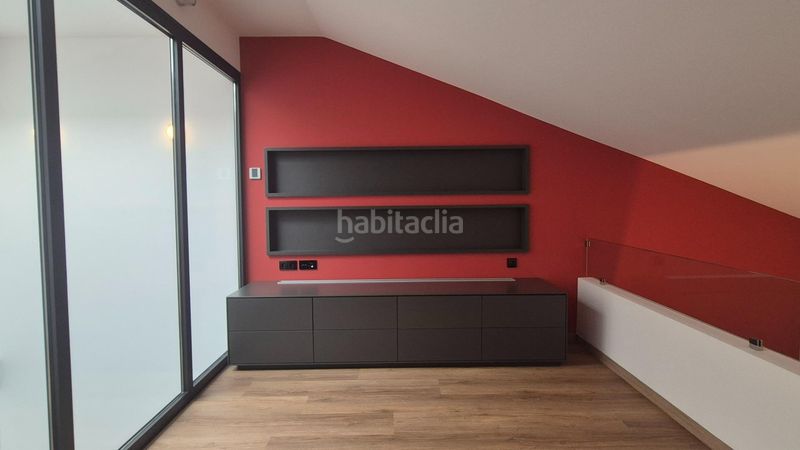 Foto 8f2fc9ca-3793-4278-a672-aed5c434e121. Casa adossada a Silla