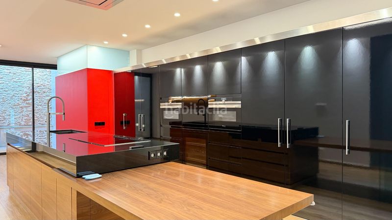 Foto b7facc66-0b18-411c-ae8f-e20d8eb5a9a3. Casa adossada a Silla