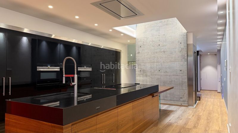 Foto e6180c7f-e8a9-4b8b-8643-0437a524220d. Casa adossada a Silla